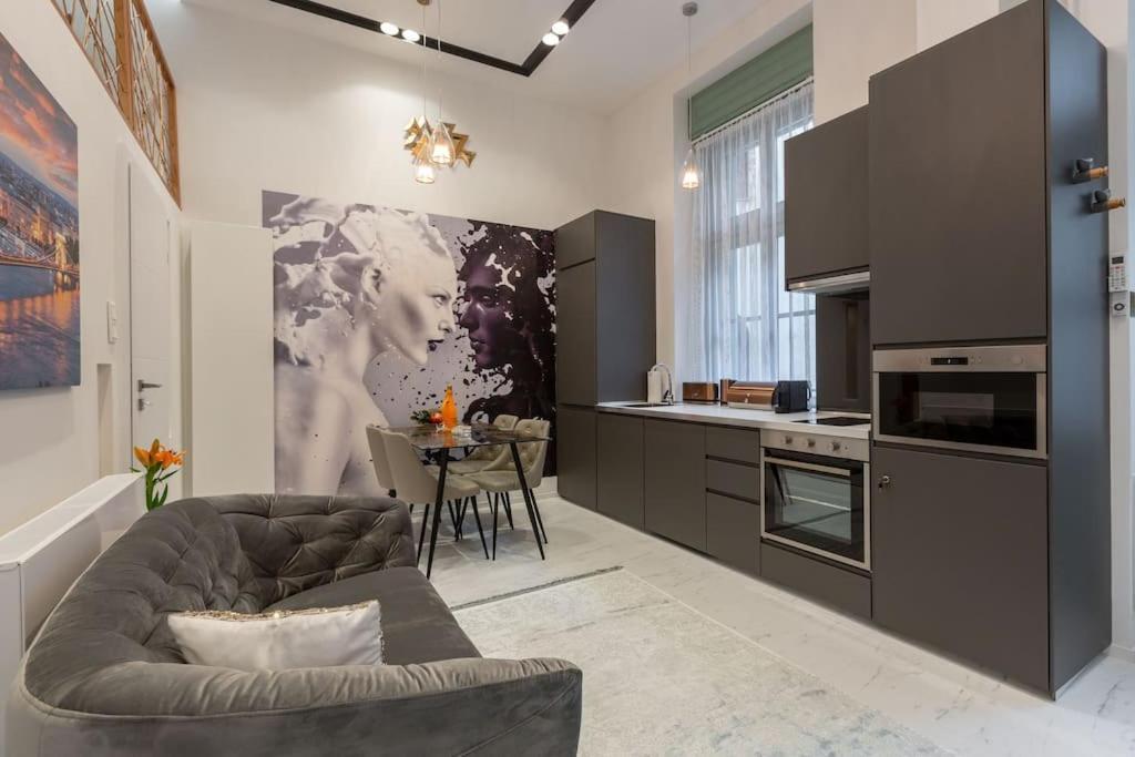 Premium Apartment By Hi5-King Street'S Luxury Budapest Exterior photo